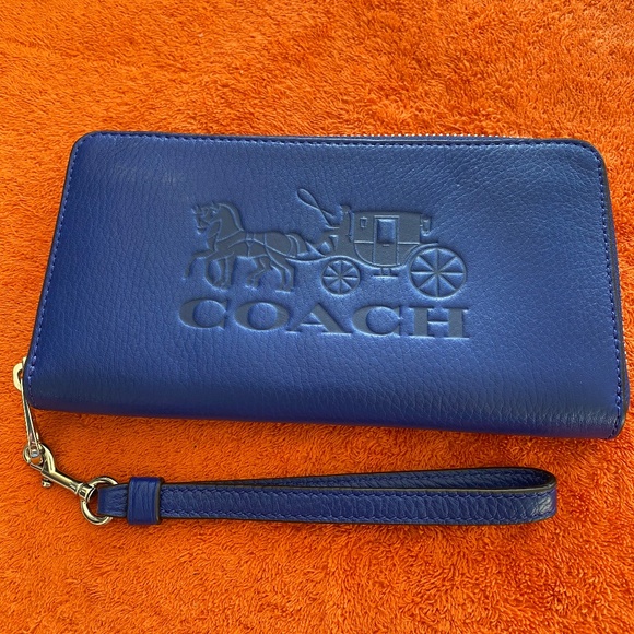 Coach Pebble Blue leather wallet with wrist strap. - Picture 1 of 4